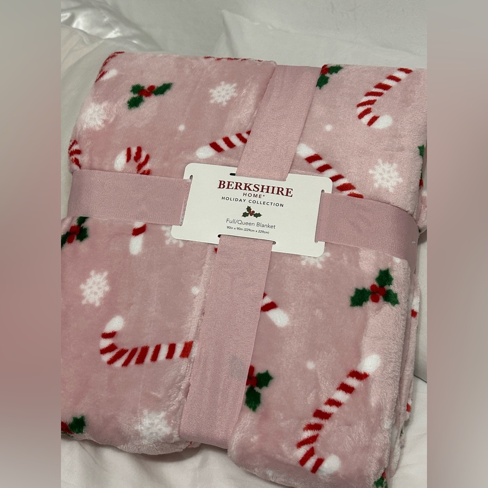 New Berkshire Home Full/Queen Pink Candy Cane Blanket